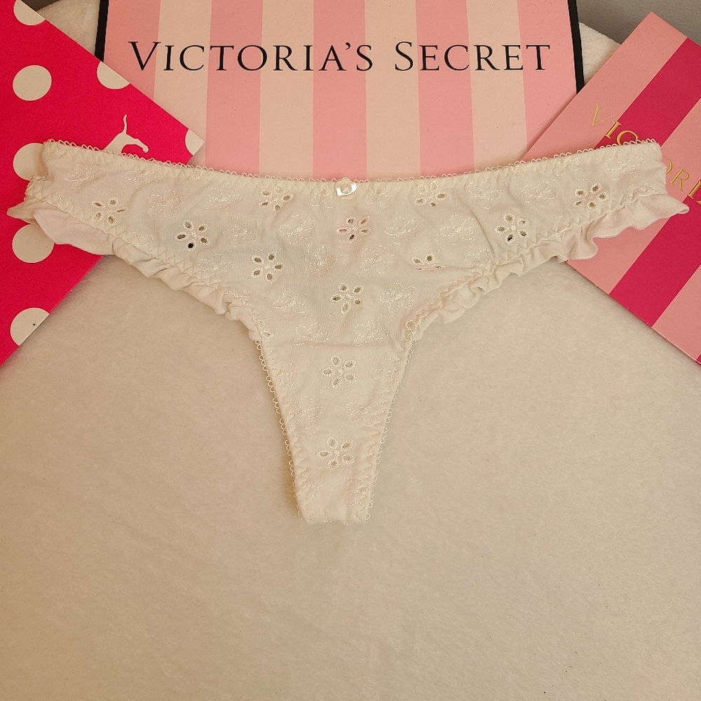 VTG Victoria's Secret Pout Eyelet Cotton Ruffle Thong Panty Size M